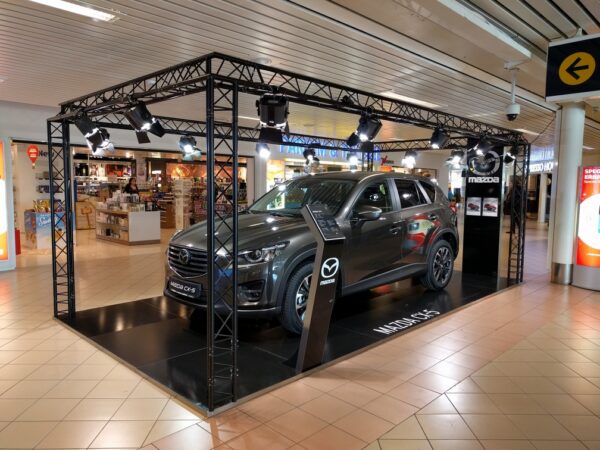 mazda cx 5 - Miniatyrtross med 35mm diameter och 2mm tjockt gods. Decolock DQ3 Black är utmärkt för t.ex. butiksinredning eller i miljöer där man vill ha känslan av påkostad produktion utan att materialet tar för mycket fokus.