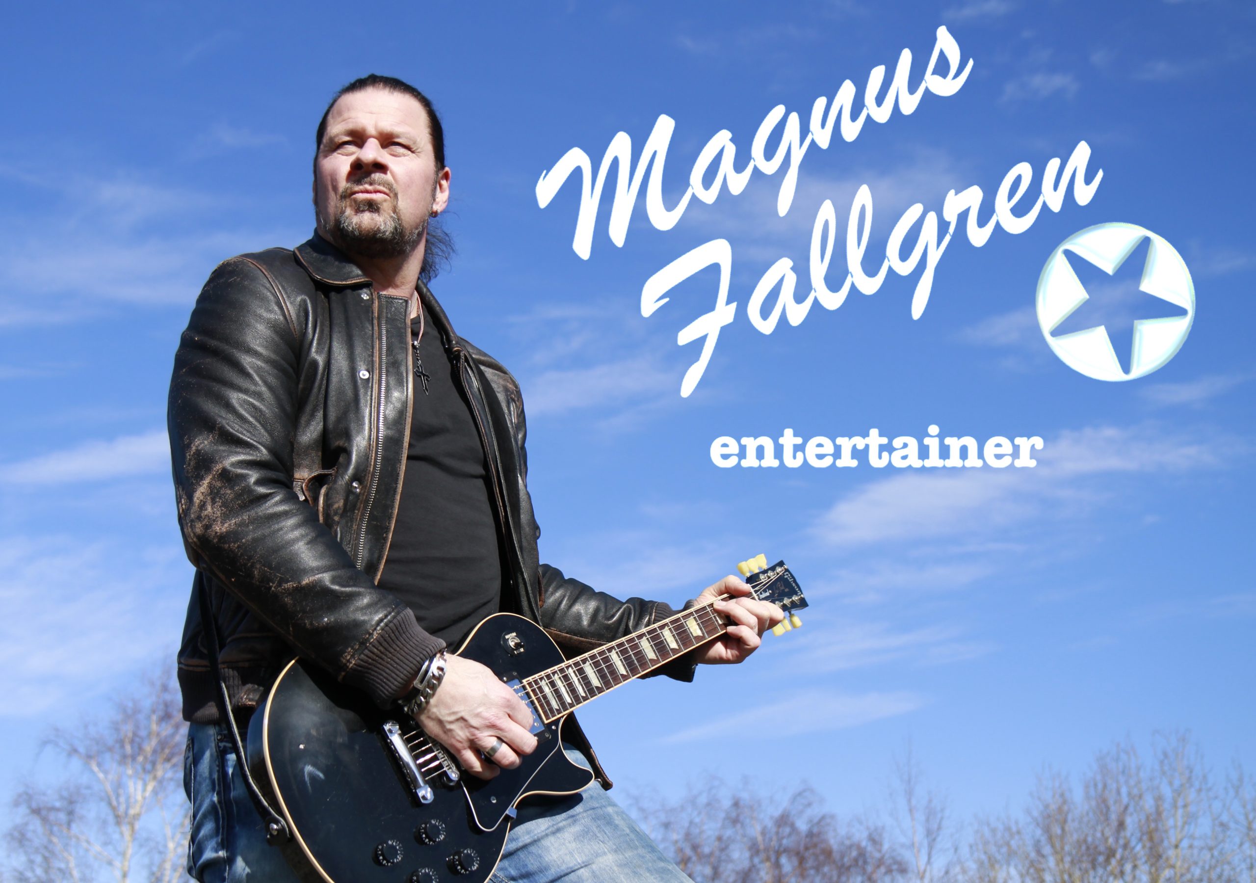MagnusFallgren trubadur enmansband 2 scaled - Brass Deluxe är ett tremanna blåsband som spelar glad balkanmusik som passar på event, konserter, prisutdelningar, tillsammans med DJ:s och på fester.