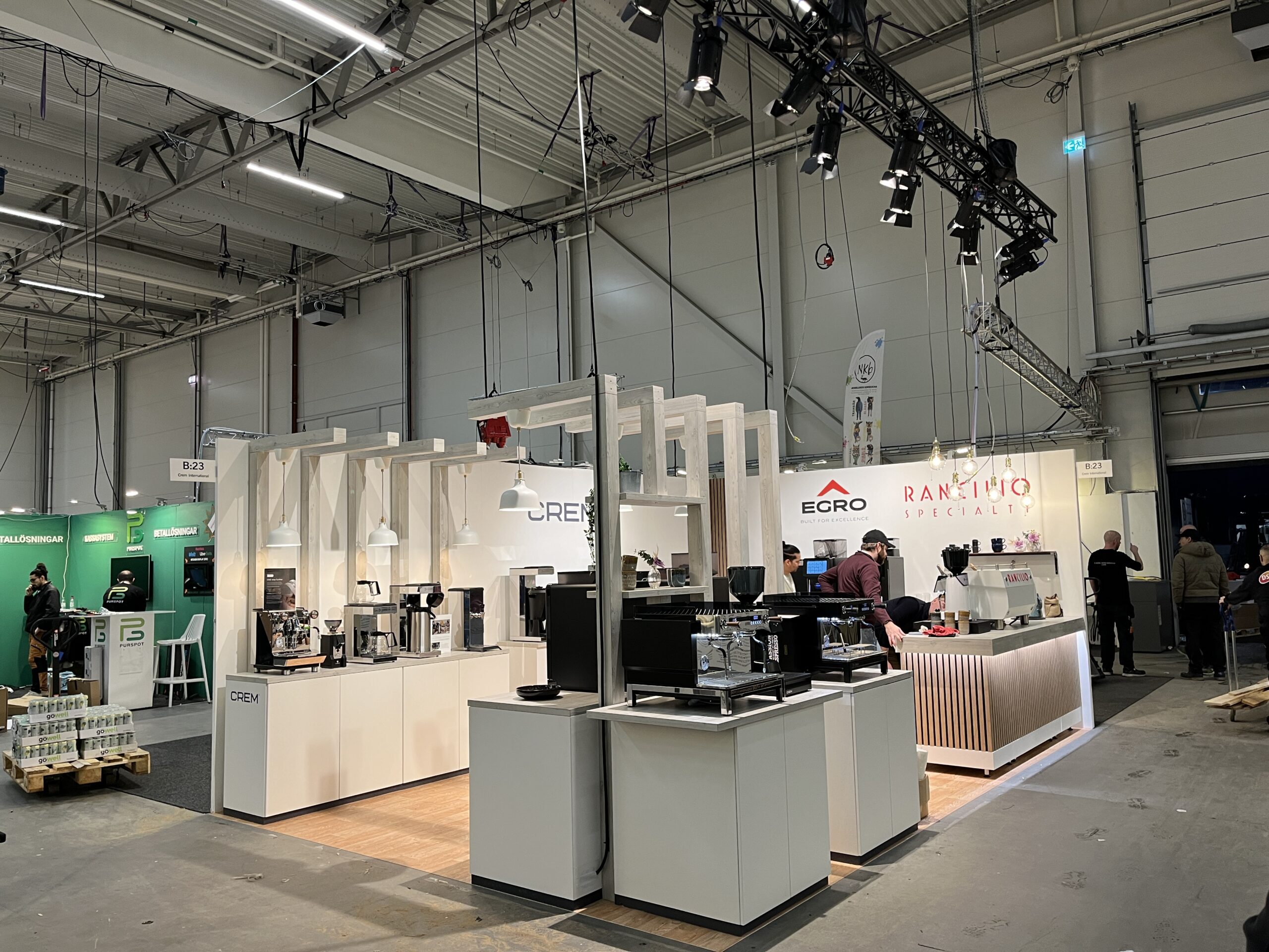 IMG 4230 scaled - Vi gillar nästan alla våra uppdrag, men några case har lagt sig lite varmare om hjärtat än andra. Vissa event sticker ut ur mängden och ibland har det lett oss in på nya sätt att tänka och jobba, som har utvecklat företaget till det bättre. Vissa uppdrag har varit exceptionellt unika för oss, kanske lite extra omfattande, komplicerade, utmanade, spännande eller bara väldigt roliga.