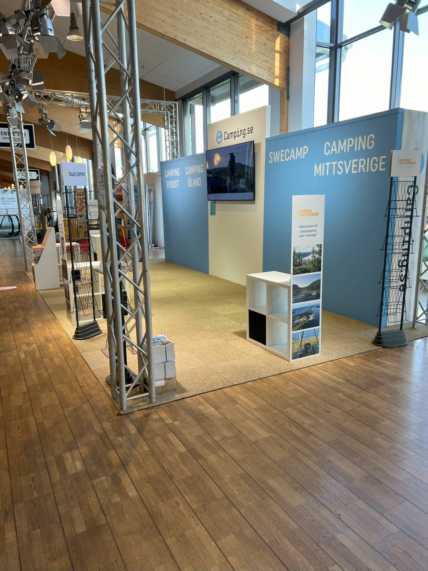 Elmia Husvagn Husbil 2025 - I vår hyrshop finns all typ av utrustning till din monter. Kontakta oss för att höra mer om hur vi kan hjälpa dig. IMG 4924 jpg - I vår hyrshop finns all typ av utrustning till din monter. Kontakta oss för att höra mer om hur vi kan hjälpa dig.