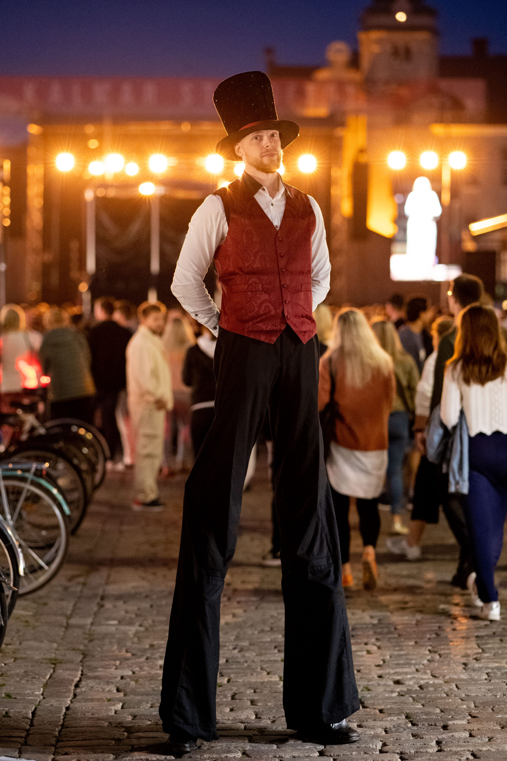 STILT Shirt.vest 1 Free Use scaled - Tiomannabandet Coverland uppträder tillsammans med Jocke Sjökvist som Elvis och Carl Wisborg som konferencier. Vi bjuds på nostalgi i överflöd och en kärleksfull hyllning till legenden Elvis Presley.