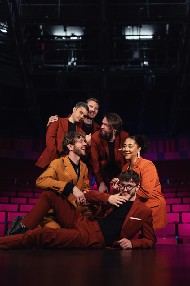 The Apricots - Letar ni efter en professionell musikakt som engagerar, imponerar och skapar rätt stämning? The Apricots är ett erfaret underhållningsband från Stockholm som sedan 2018 har levererat högklassig underhållning till bröllop, fester, företagsevent, galor, kundkvällar, konferenser och kickoffer. Med en scenpersonlighet full av energi, närvaro och charm bjuder bandet på en show som engagerar från första tonen till sista extranumret. Oavsett om målet är att underhålla, inspirera eller överraska, kan ni räkna med en energifylld show anpassad efter er! the apricots 5 - Letar ni efter en professionell musikakt som engagerar, imponerar och skapar rätt stämning? The Apricots är ett erfaret underhållningsband från Stockholm som sedan 2018 har levererat högklassig underhållning till bröllop, fester, företagsevent, galor, kundkvällar, konferenser och kickoffer. Med en scenpersonlighet full av energi, närvaro och charm bjuder bandet på en show som engagerar från första tonen till sista extranumret. Oavsett om målet är att underhålla, inspirera eller överraska, kan ni räkna med en energifylld show anpassad efter er!